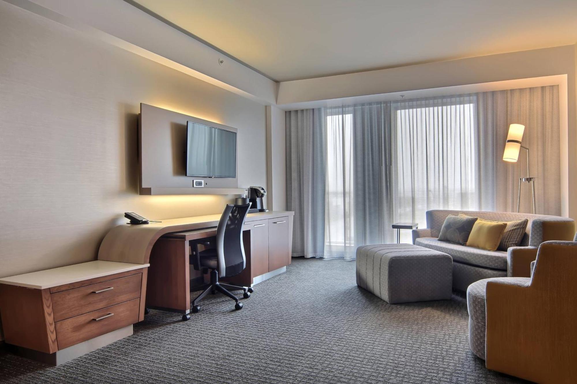 Courtyard By Marriott Quebec City 4*